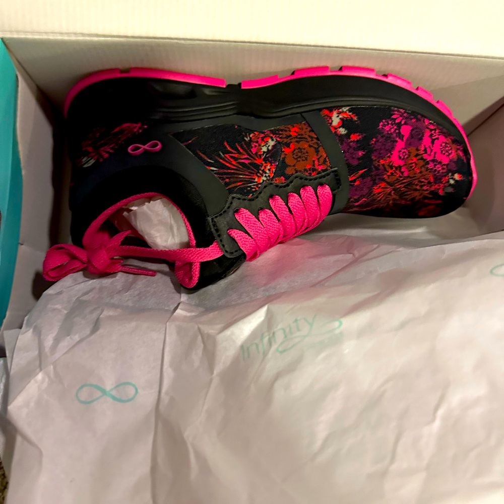 New In Box Infinity pink and Black Athletic Shoes size 7
